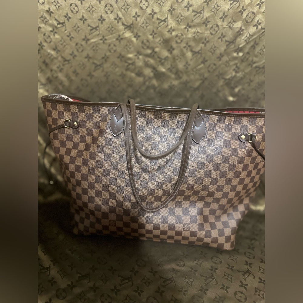 Louis Vuitton's Damier Ebene, Never-Full, GM … without the pouch.  Pre-Loved♥️